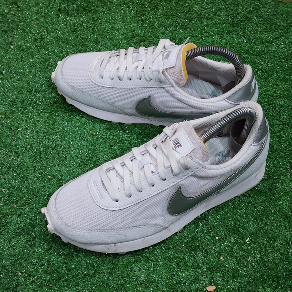 Nike Shoes - NIKE DAYBREAK - Womens Sneakers - SIZE 6.5